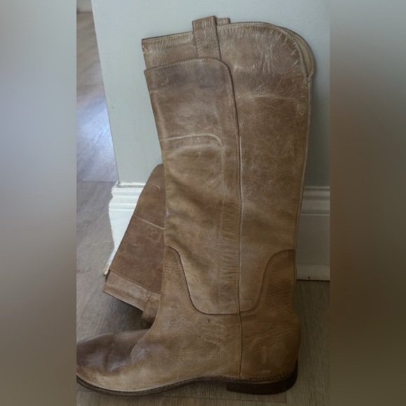 Women's Frye Paige Tall Riding Boots in a distressed tan/brown leather- Size 7 - Picture 9 of 11